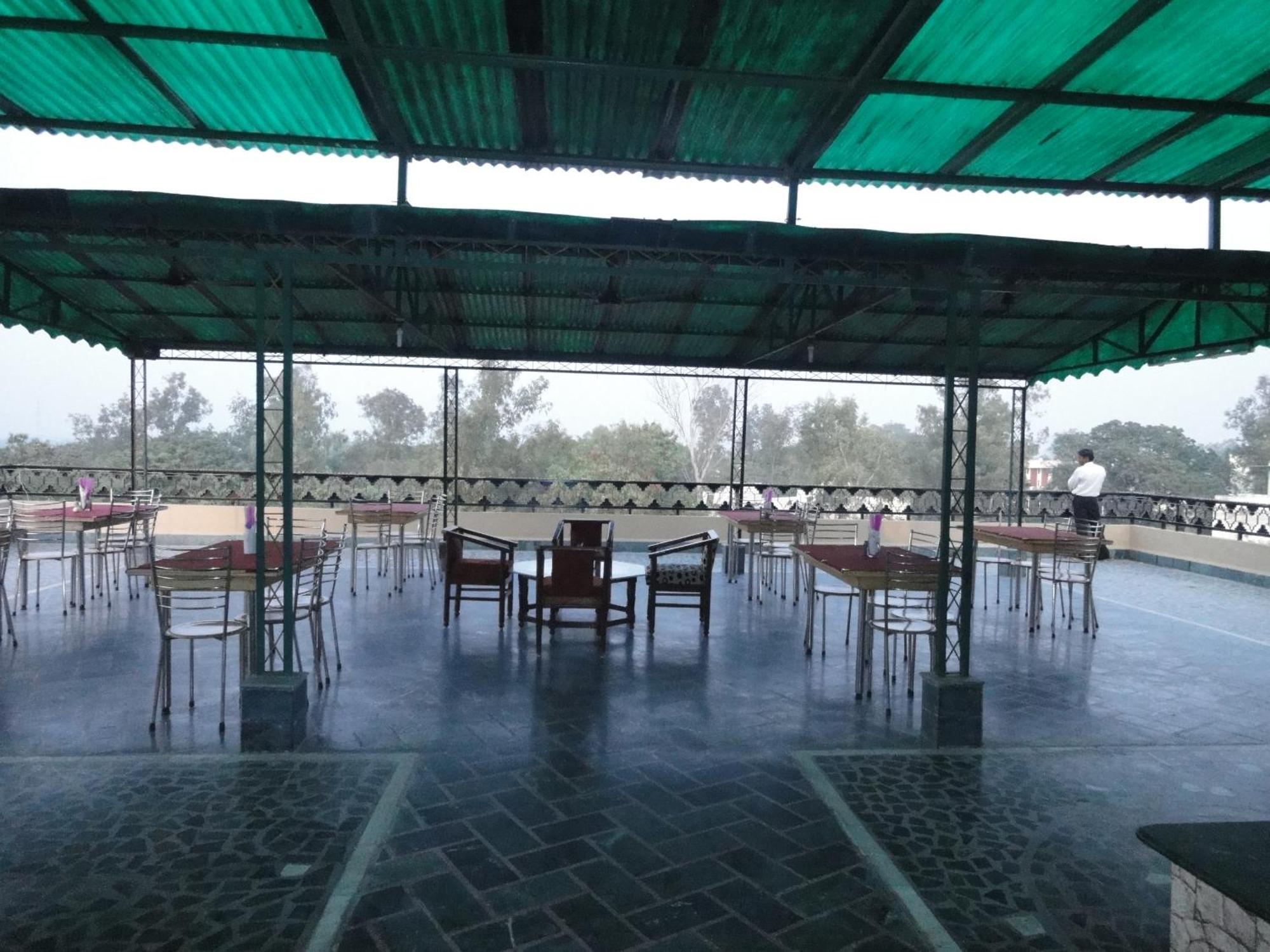 Hotel Taj Plaza, Vip Road, Agra Agra  Exterior photo